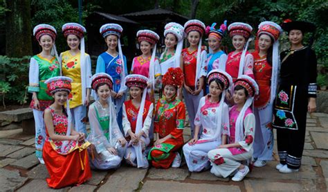 大理白族服饰(大理白族服饰图片)缩略图