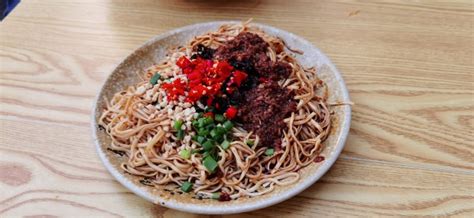 昆明火车站附近美食(昆明火车站附近美食街)缩略图