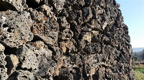 腾冲火山石(腾冲火山石批发市场)缩略图
